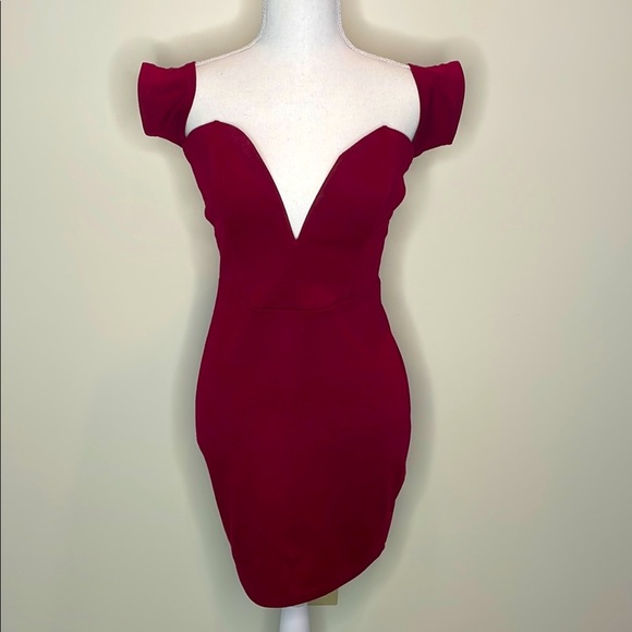 Solemio Elegant Off-Shoulder Burgundy Dress. Medium - Picture 1 of 8